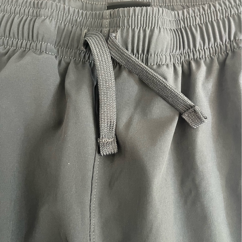 Under Armour boys medium woven jogger pants - Picture 5 of 7